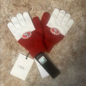 WEAR by Erin Andrews San Francisco 49ers Red and White Gloves